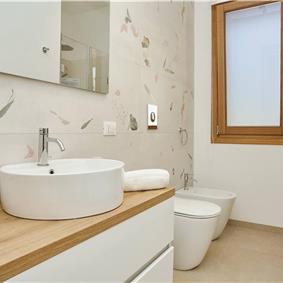 4 bedroom villa with pool, Castellammare del Golfo, sleeps 8-9